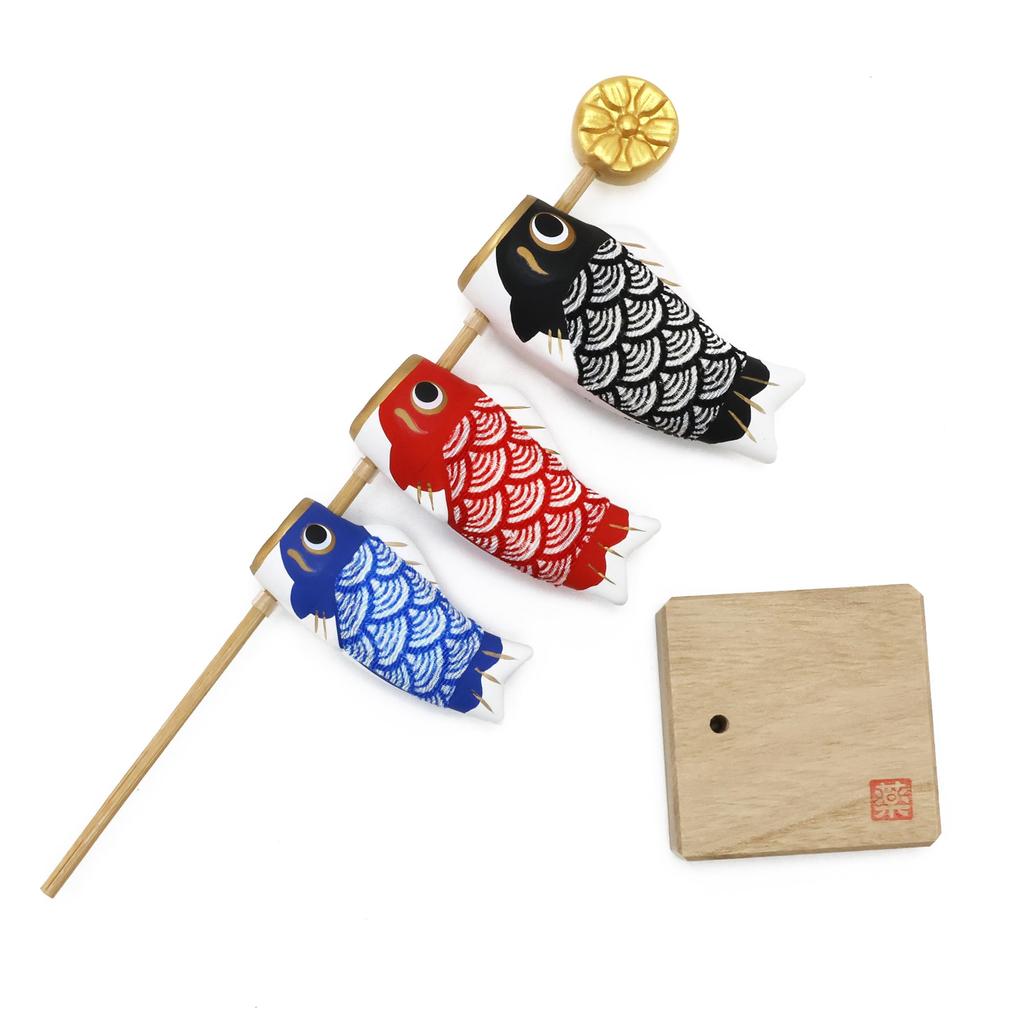 Osaka Choseido May Festival Compact Mini Helmet and Carp Streamer Set Dolls (Indoor Use, Ceramic)