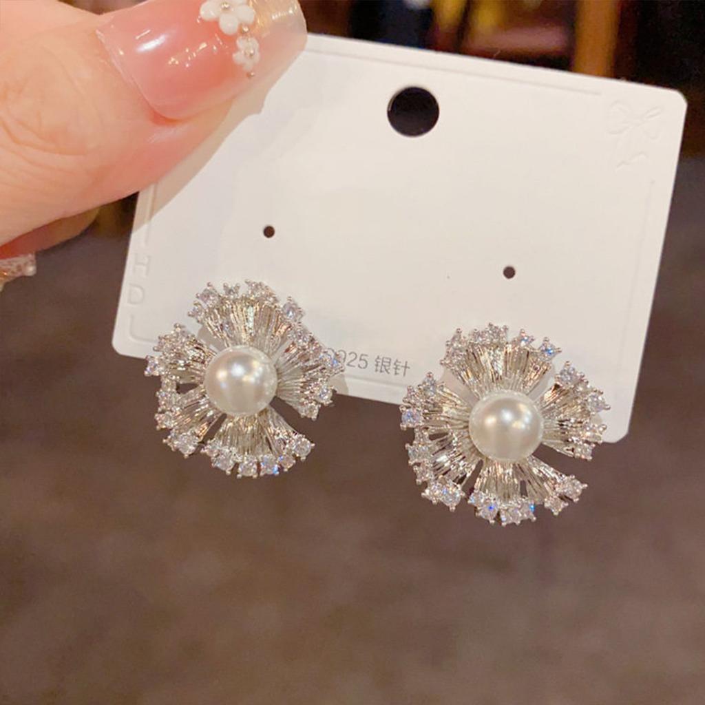 Copper-plated real gold super flash metal wind diamond-set pearl flower stud earrings women's simple fashion temperament earrings silver needle earrin
