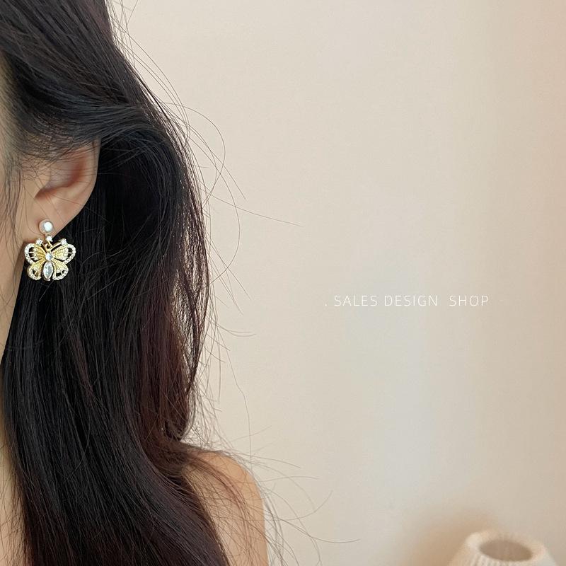 Elegant Korean Zircon Butterfly Pearl Stud Earrings - Luxury Versatile Jewelry for Women