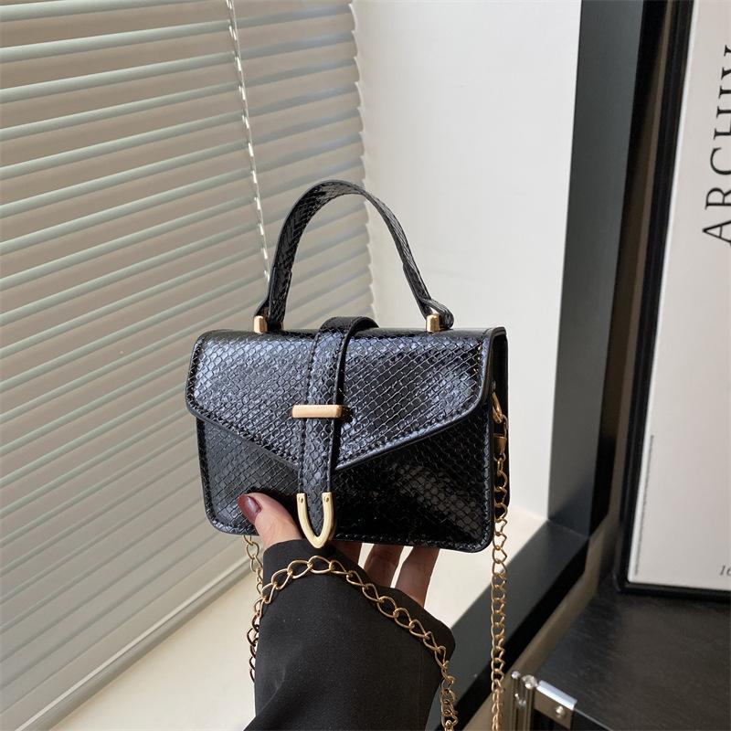 

French niche women s bag 2025 summer new fashion underarm bag high sense versatile shoulder messenger bag trendy bag чёрный