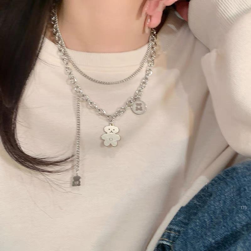 Hip hop bear necklace women's 2026 new design sense collarbone chain neck chain autumn and winter sweater double-layer accessories