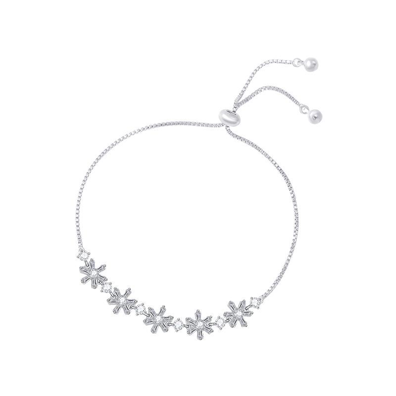 Zircon Snowflake Pull-out Bracelet: Elegant Women's Niche Design