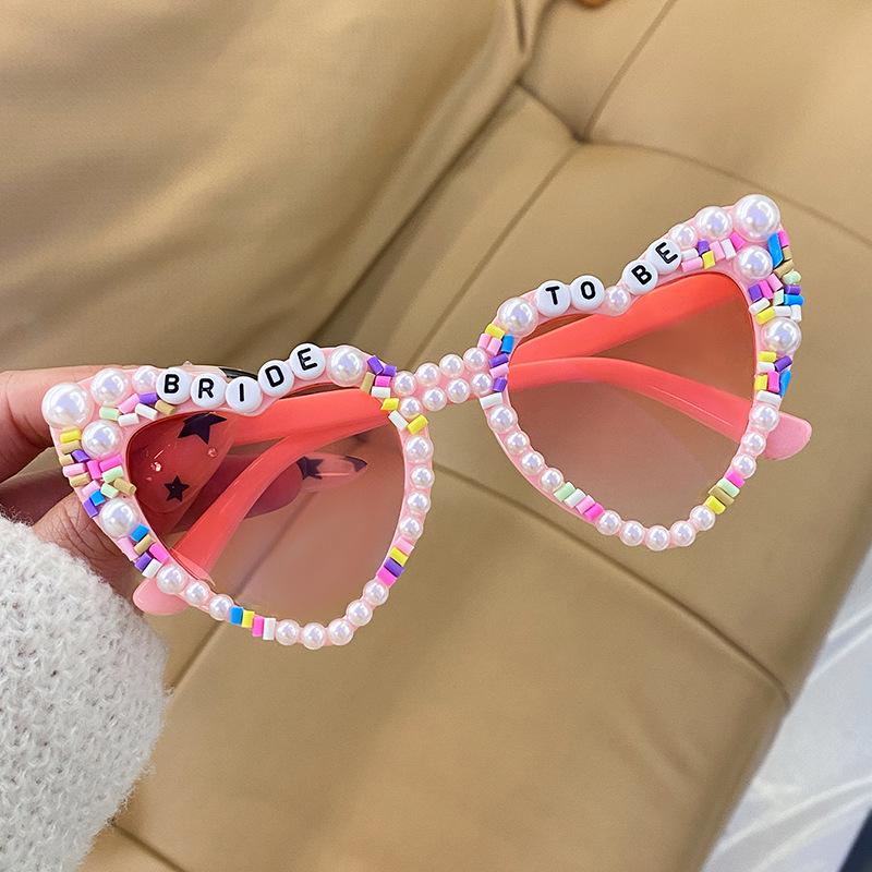 Bridal Rhinestone Heart Sunglasses: Pearl-Embellished Wedding Party Shades for Brides