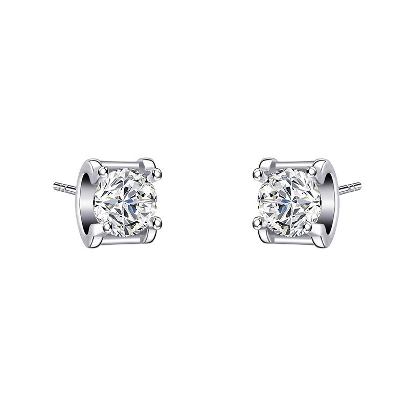 

Серьги с шестью лапками, муассанитом и бриллиантами — классический и универсальный стиль 2024 года