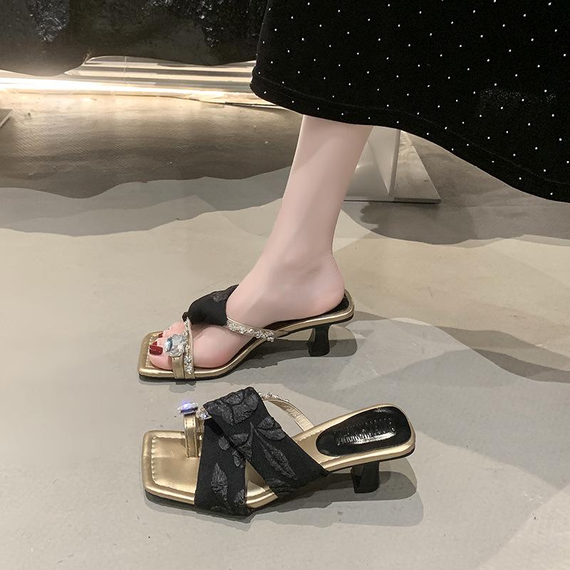 New pattern cross word with cool slippers women's summer wear flat bottom soft bottom beach home slippers women