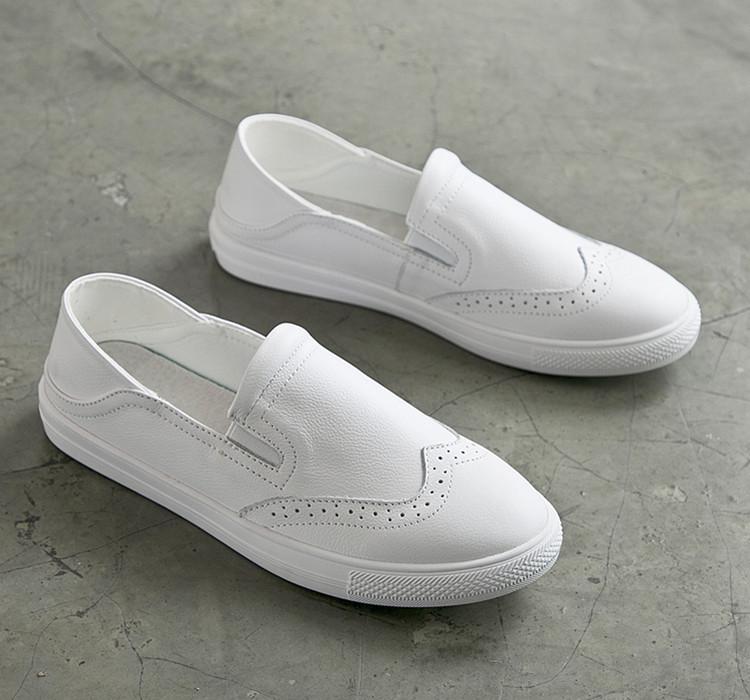 Dámské bílé mokasíny z hovězí kůže: Všestranné kožené nazouvací boty pro jaro/léto 2025