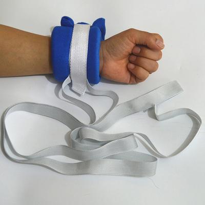 Extremitetsfixeringsbandet fixerat med handledsfixeringsbandet Medicinskt fixeringsband