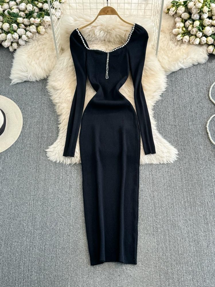 

Осенне-зимнее платье с длинными рукавами, квадратным воротником, украшенным ромбами, с застежкой на талии для эффекта похудения, средней и длинной длины, трикотажное платье для женщин one size fits all чёрный