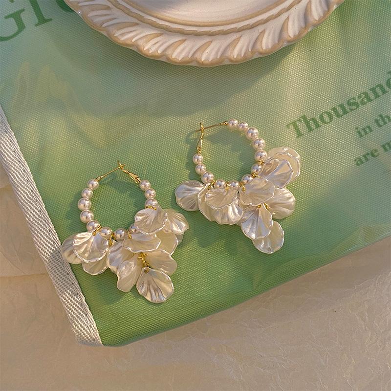 New Handmade Pearl Beaded Wedding Floral Earring Sweet Tassel Shell Petal Flower Hoop Earrings For Women Girls Jewelry Gifts