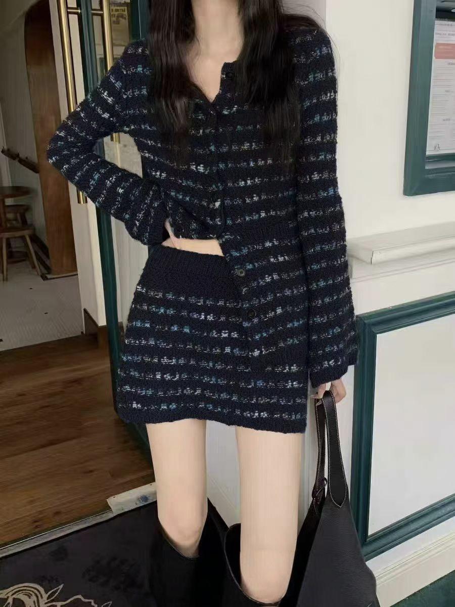 

Стильный женский вязаный кардиган и юбка миди, сезон осень-зима 2025 One size (suitable for 80-125 kg) чёрный