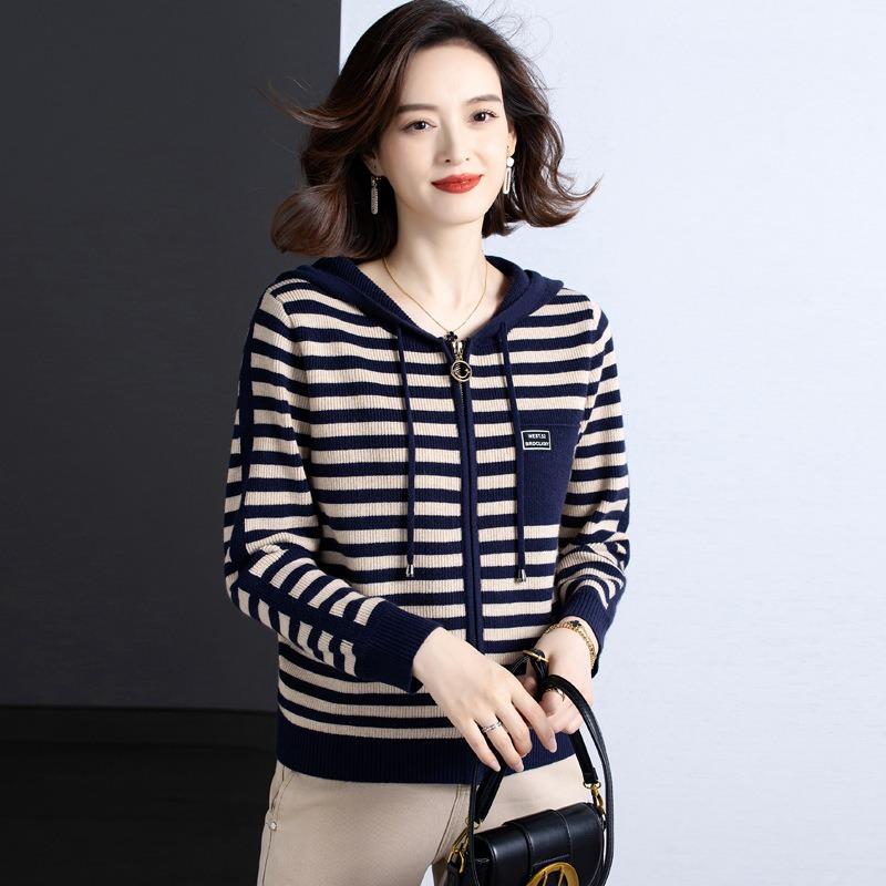 Chinese mother spring and autumn clothes hooded lapel jacket women's new models in the elderly striped cardigan red sweater