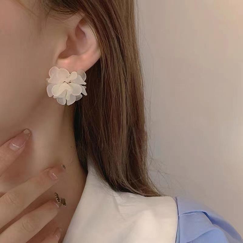 Milchweiße Blumenstecker: Koreanischer Stil, Vielseitiges Design für Damen