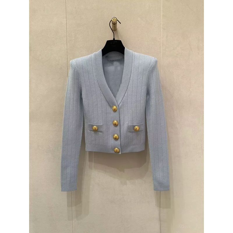 

2025 Ранняя весна Новая изящная светская львица Приталенный силуэт Утягивающий Золотая пряжка V-образный вырез Длинный рукав Вязаный кардиган Топ Верхняя одежда Женщины Light blue S