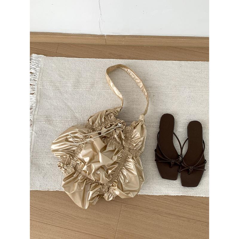 New cloud silver bag women's high-end sense trendy shoulder bag women's bag design sense niche special-shaped pleated bag women