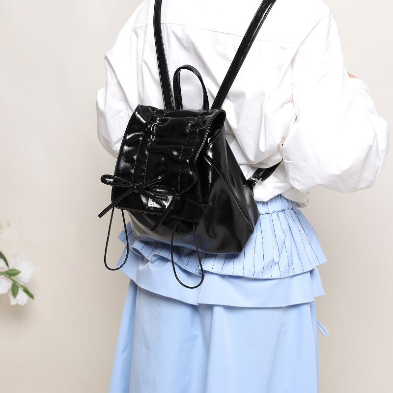 A Niche, Non-identical Soft Leather Schoolbag for High School Girls, A Multi-functional Bag for Shopping, and A Small Backpack