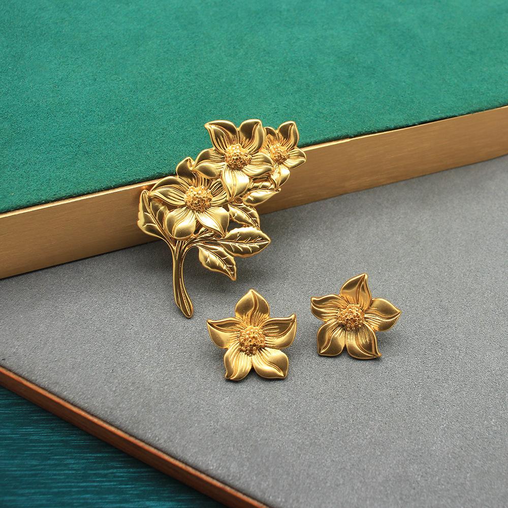 Medieval Jewelry Matte Real Gold Electroplating Brooch Earrings Set Qingdao Design Light Luxury High-End Earrings