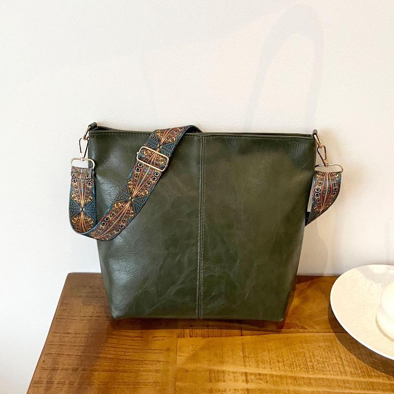 Large-capacity Bag Women's Spring and Summer New Retro Broadband Shoulder Messenger Bag Premium Texture Commuter Bucket Bag
