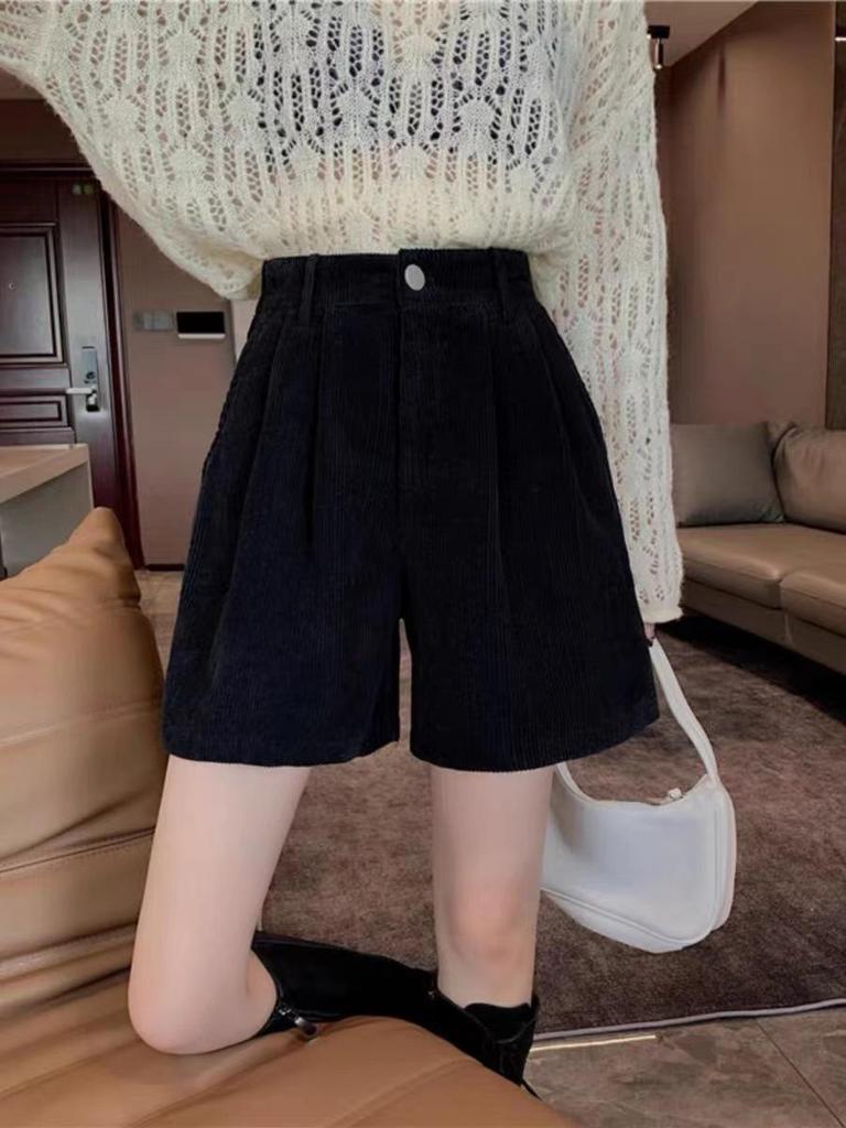 Short large en velours côtelé pour femme, coupe trapèze, automne/hiver 2023: Coupe ample, idéale avec des bottes, tenue décontractée.