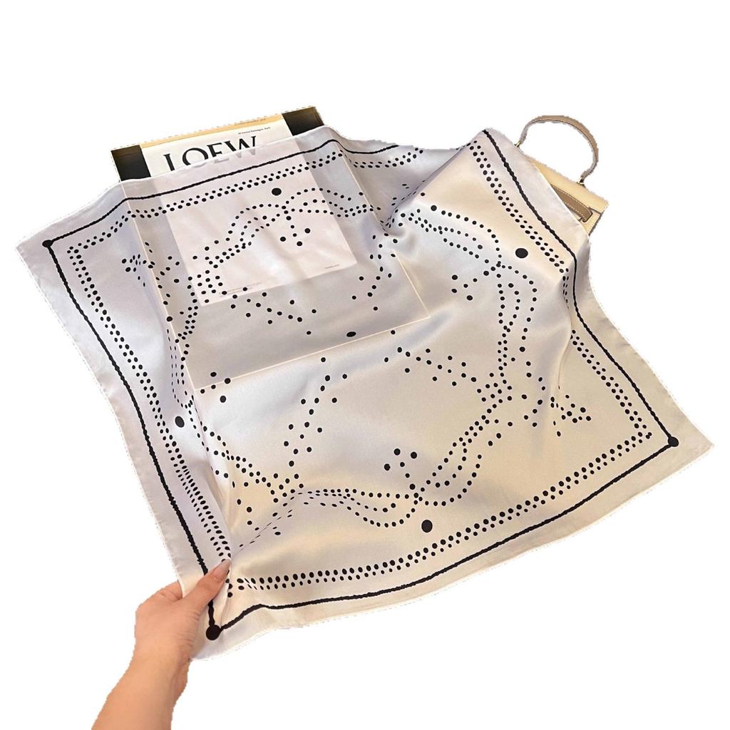 Spring, summer and autumn new high-end printing neck small square scarf women's cashew flower headscarf commuter accessories silk scarf neck scarf