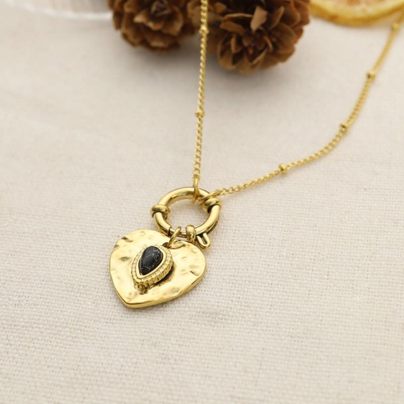 Nordic Inspired Heart Pendant Necklace Unique Vintage Heart Necklace Accessory with Golden Chain for Trendy Outfits