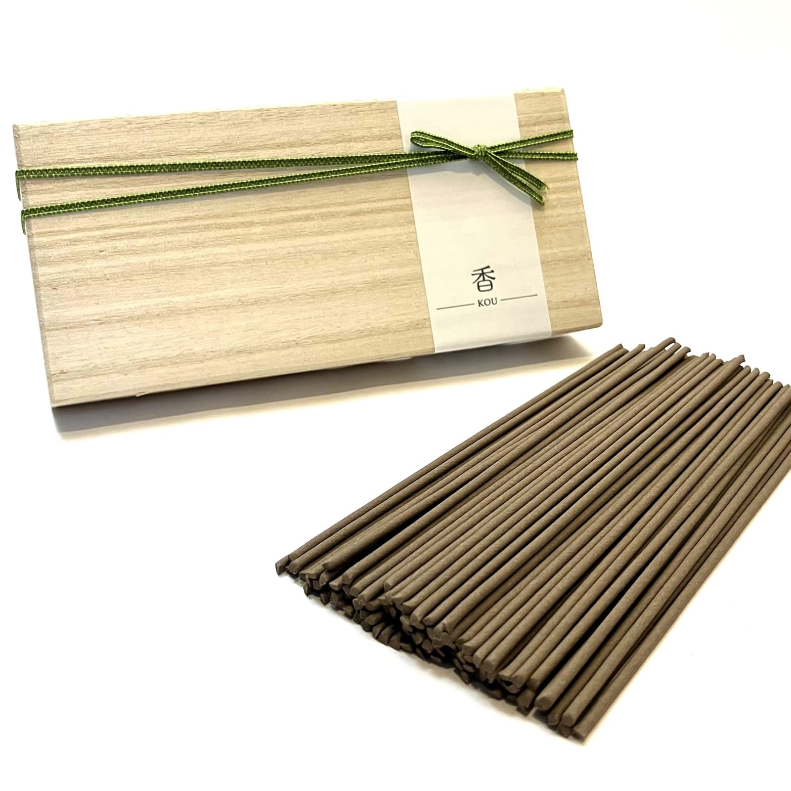

iasive Sandalwood Natural Low from a Kyoto Incense Comes in a Paulownia Wood 100 Sticks Incense, Aroma, Smoke, Long-Established Store, Box,