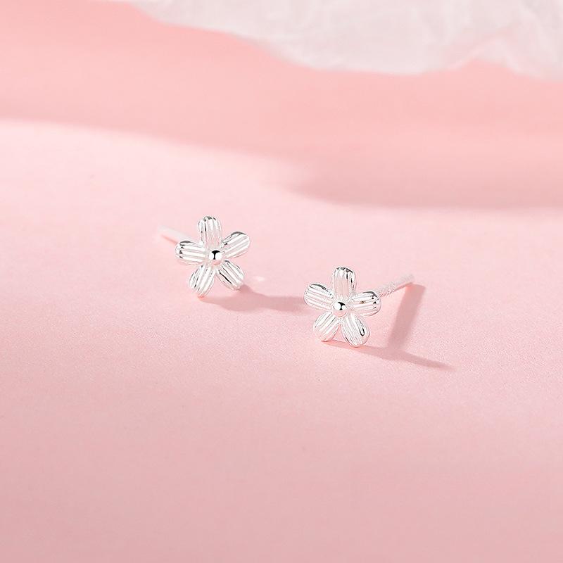 

Серьги в виде маленьких цветочков в лесном стиле для женщин, мини-серьги для студентов, чтобы поднять пирсинг ушей и милые серьги