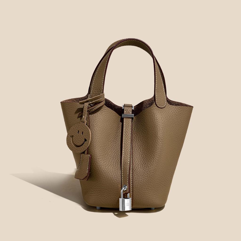 2025 Trending Women's Genuine Leather Cowhide Bucket Bag: Versatile, Top Layer Vegetable Tanned Handbag