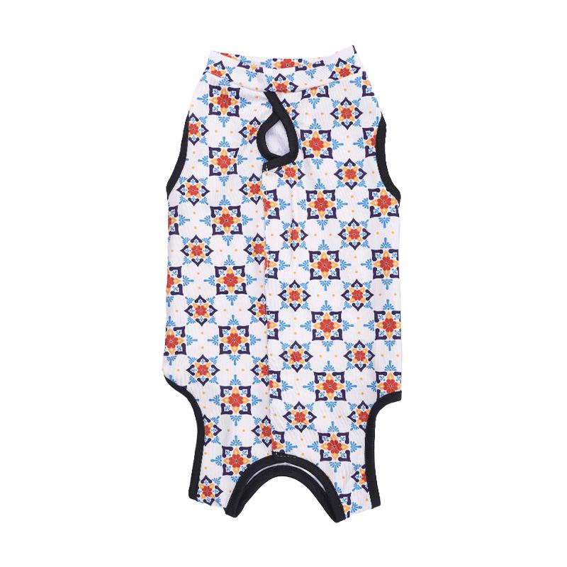 Kleidung zur Genesung nach einer Tieroperation: Katzen- und Hundebekleidung für alle Jahreszeiten