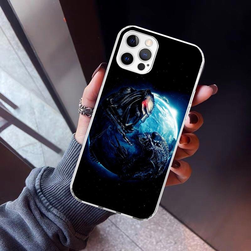 Alien Vs Predator Painted Phone Case For iPhone 17 Air 16 15 Pro Max 14 Plus 13 Mini 12 11 Cover 7 8 SE Silicone Shell Print Fun