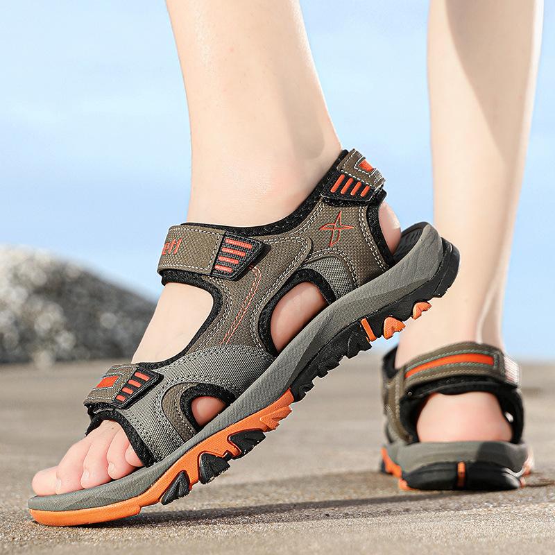2025 new summer large size in the elderly men's outdoor travel breathable sandals fashion light wear