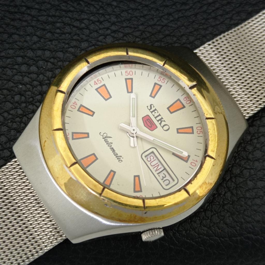 VINTAGE SEIKO 5 AUTOMATIC 7009A JAPAN MENS CREAM COLOR DIAL WATCH A709111-1