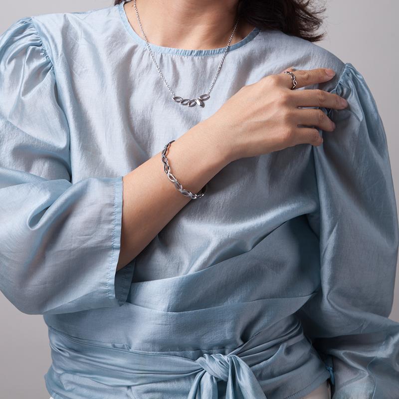 ORIVA LEAVES BANGLE Stainless Steel Leaves Bangle In Silver Colour