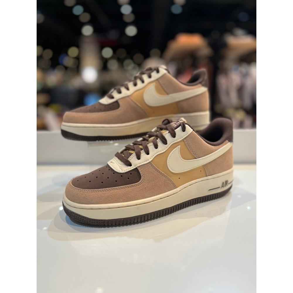 

Кроссовки Nike AIR FORCE 1 07 LV8 EMB AIR FORCE 1 07 LV8 EMB FB8878 200