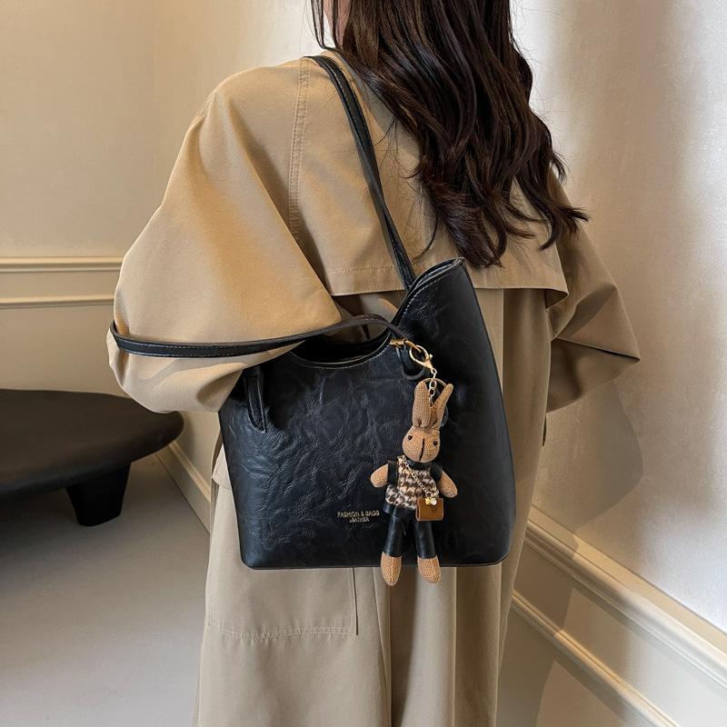 Large capacity retro underarm women's bag 2025 new trendy autumn and winter fashion shoulder bag casual class commuter tote bag