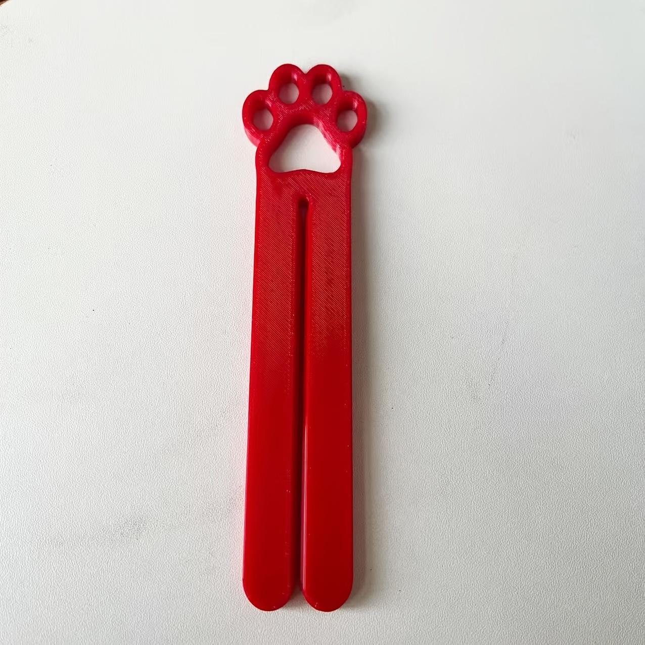 Cat Claw-shaped Cat Food Squeezer Suitable for Various Sizes of Bags Cat Food Pouches and Other Cat Food Dispensers 2pc Red