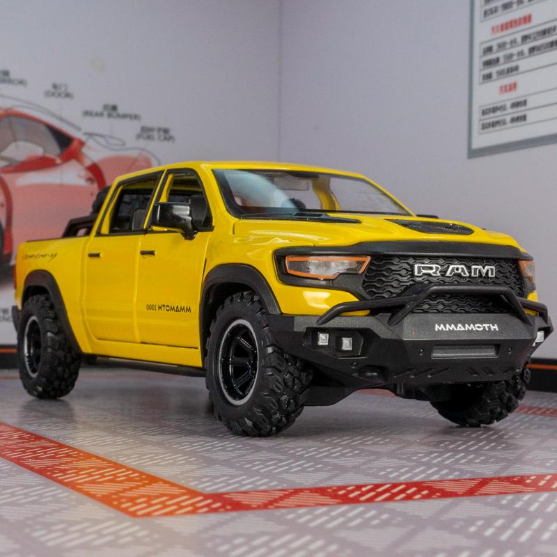 

Zhongyuanxing 21024 Alloy Pull-back Off-road Pickup Toy with Sound and Light жёлтый