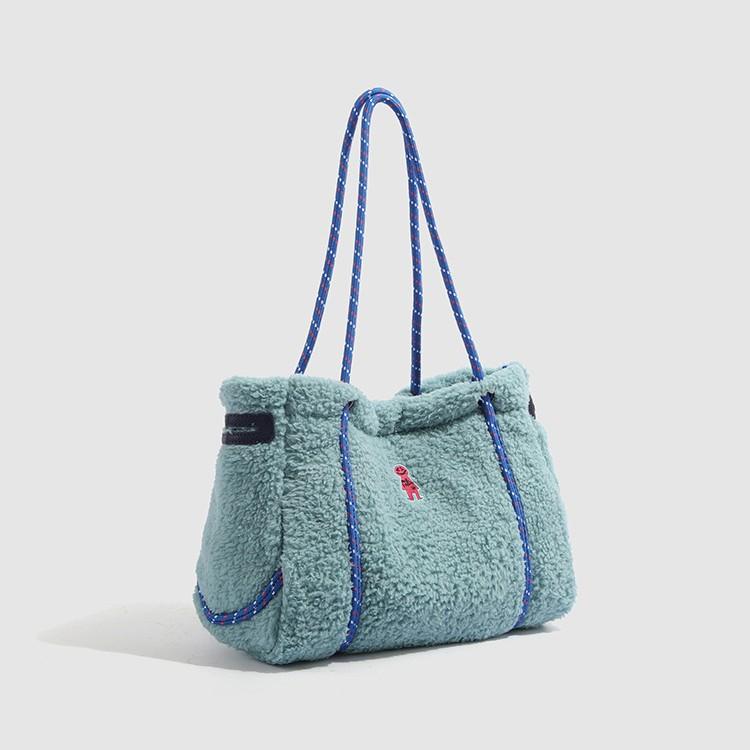 2024 New Fluffy Bag Casual Versatile Cute Large Capacity Tote Bag Student Class Handheld Plush Shoulder Bag