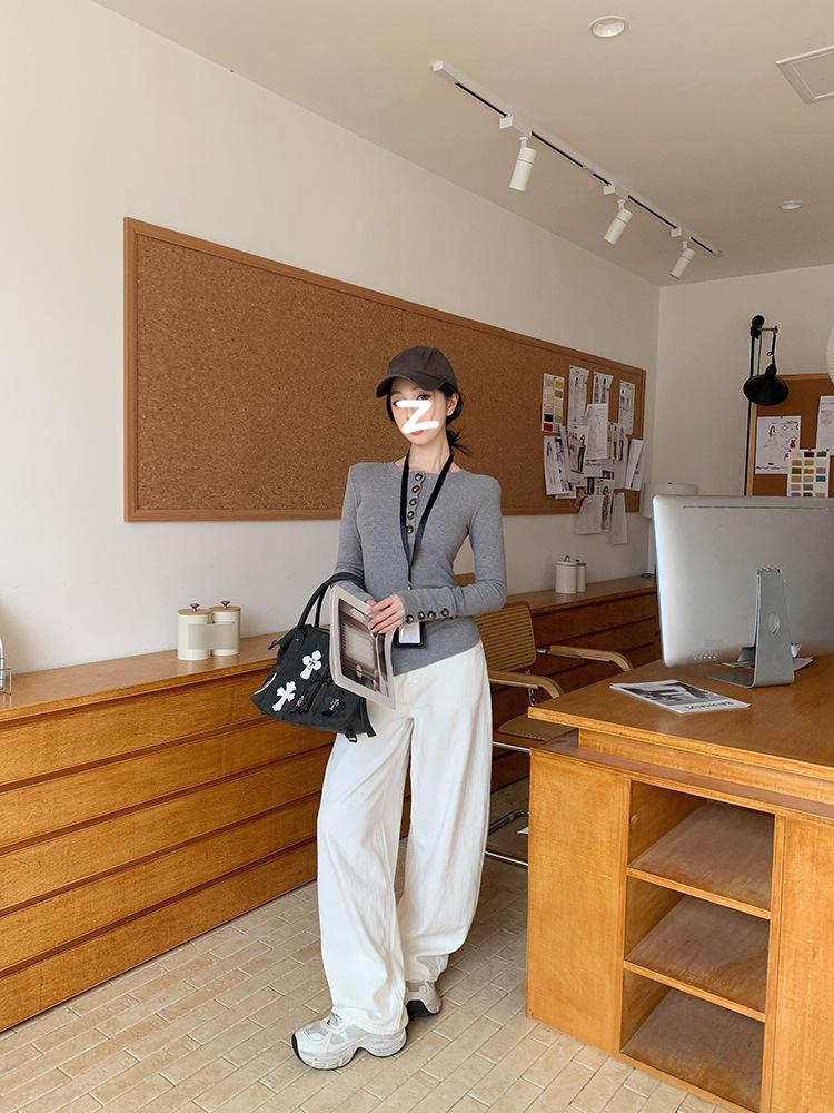 Spicy Girl Design V-Neck Button-Up Long-Sleeve Henley Top - Waist-Cinched, Slimming for Autumn/Winter