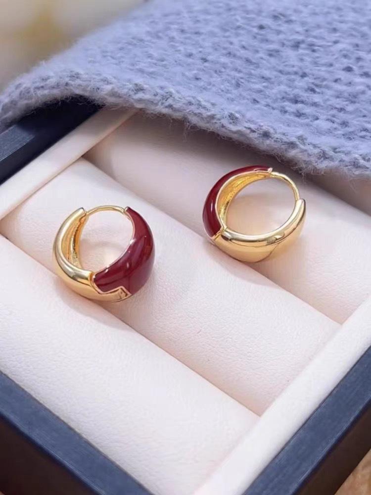 

Red Semicircle Stud Earrings - Women s Niche Design, High-End Retro Style, Confession Series, Red Drip Oil, New Year & Christmas Collection.