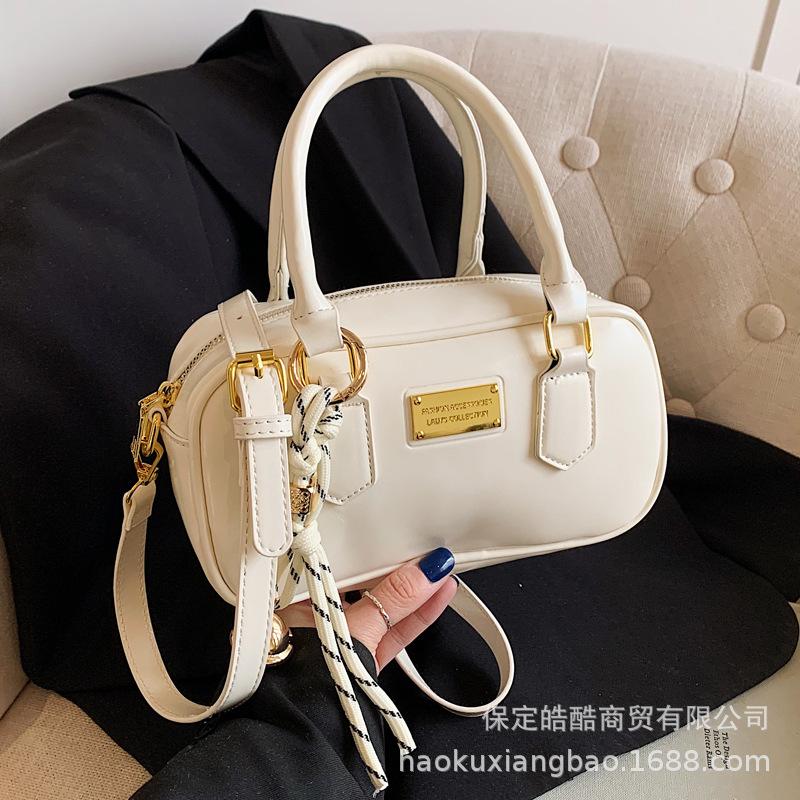 Retro portable bowling bag women's 2025 new spring and summer shoulder messenger bag high-end versatile small square bag