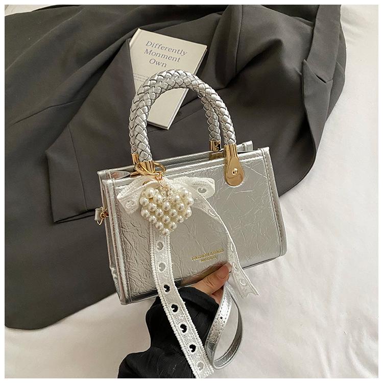 Summer new niche high-value fashionable simple commuter small bag female messenger small square bag
