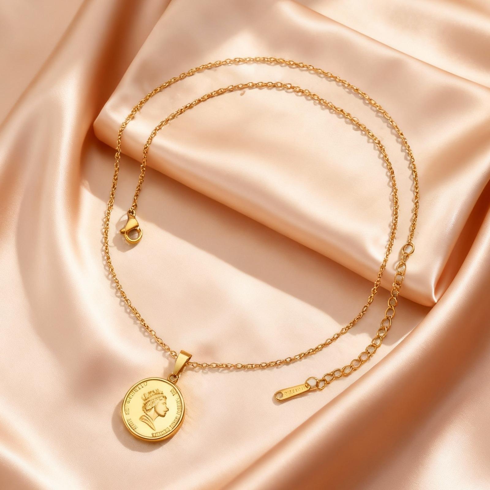 

Stainless Steel Portrait Queen Coin Necklace, Gold Plate Carved Queen Round Pendant Necklaces, Classic Waterproof Jewelry