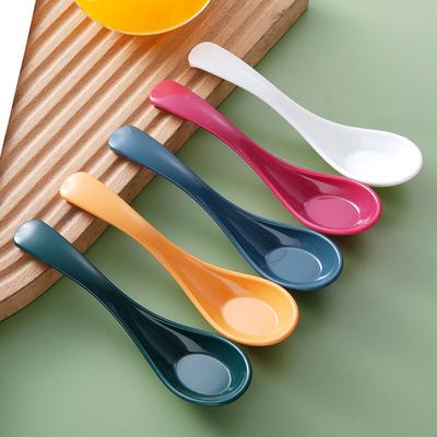 Plastik-Suppenlöffel mit langem Griff Imitation Porzellinlöffel Haushalts-Kinderlöffel Haushalts-Küchenutensilien