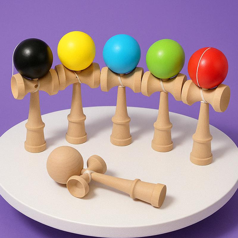 Traditionelles Kendama-Geschicklichkeitsspielzeug aus Holz für Kinder