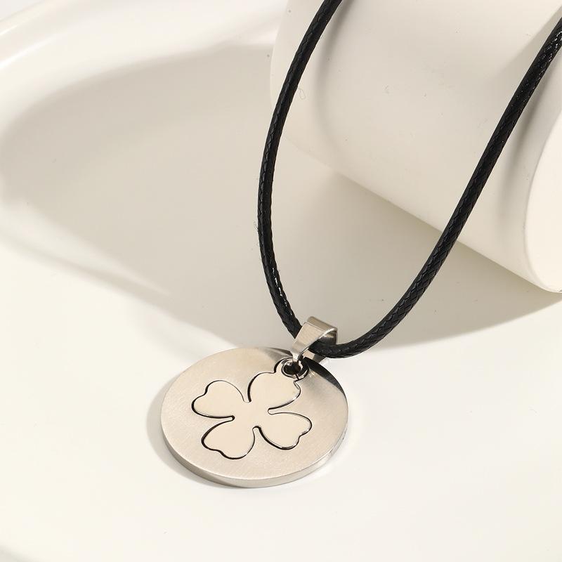 Stainless Steel Four -Leaf Clover Necklace For Women Versatile Simple Fashion Pendant Necklace