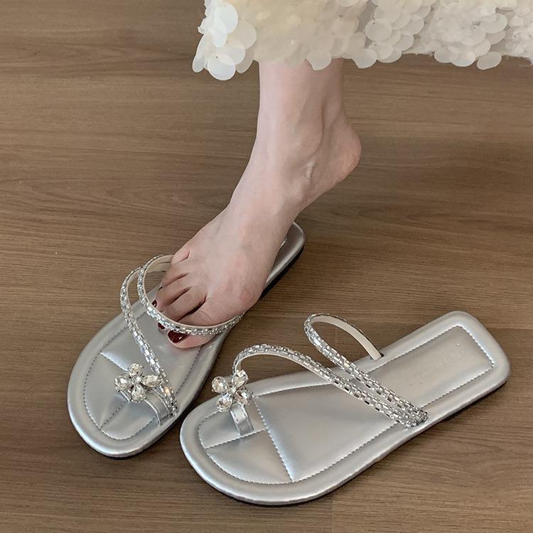 Franse kleine coole slippers met platte zool dames 2025 nieuwe zomer zachte zool met strass steentjes mooie strandsandalen vismond