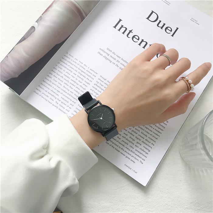 Minimalistischer Stil Jugend Uhr Männlich und Weiblich Schüler Lässig Mori Mittelschüler Schwarz und Weiß Paar Uhr