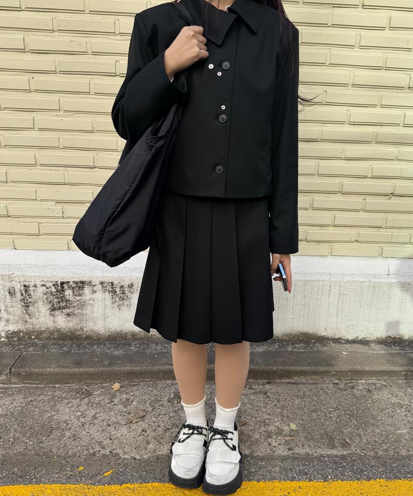 Lougeu Pendant Detail Pleated Skirt_Black