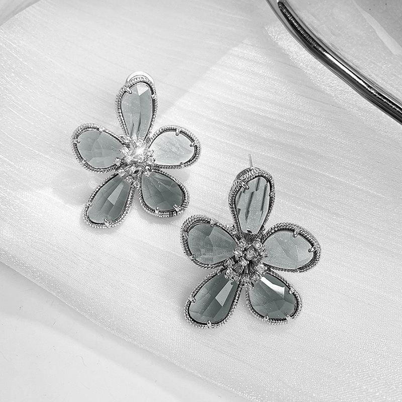 Ins Korea Fashion Crystal Flower Temperament Stud Earrings New Women Earrings Female Jewelry