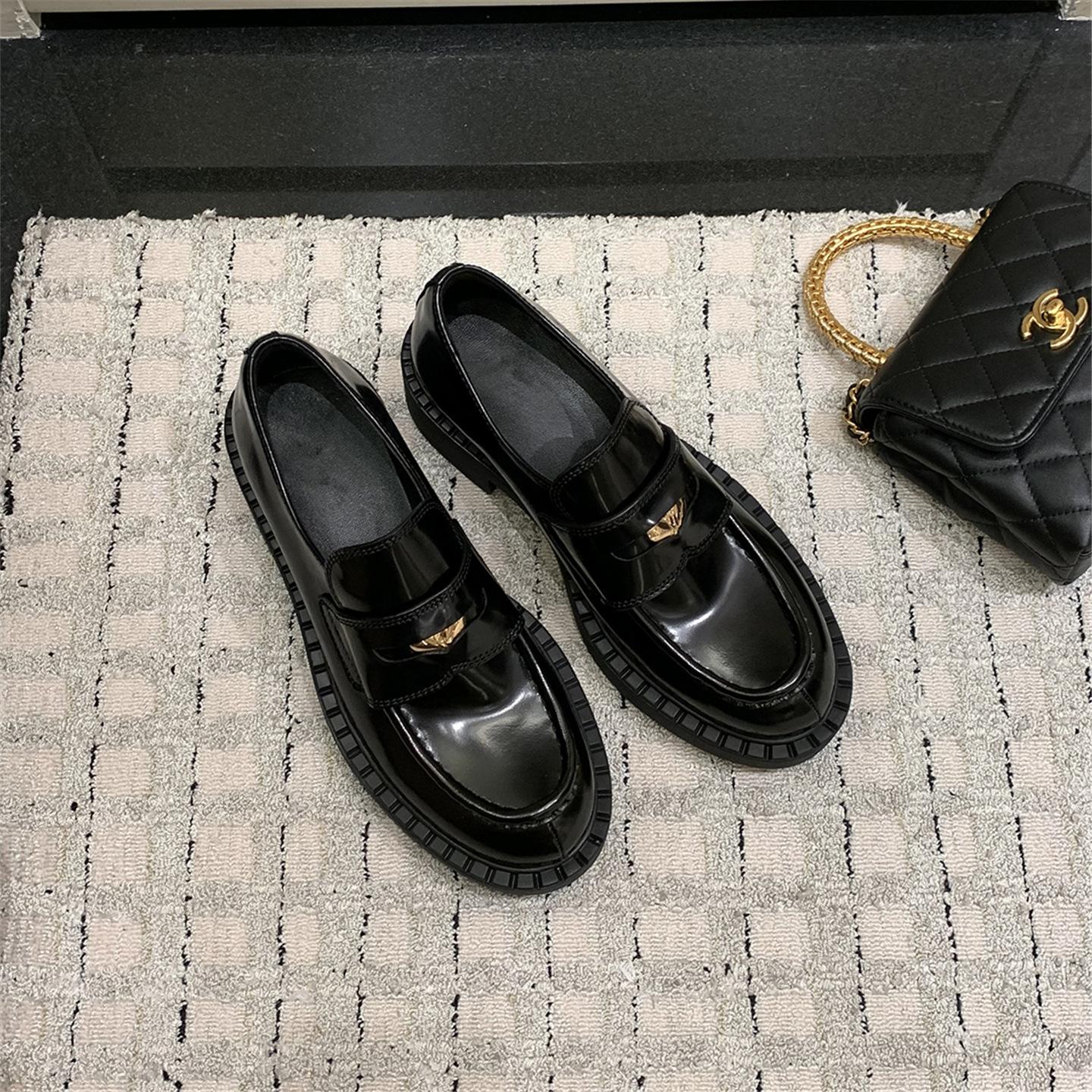 

Cowhide~ Uncle Zhou s women s shoes have a thick sole height of 5cm, small leather shoes, women s extravagance, small gold coins, and lazy loafe 34